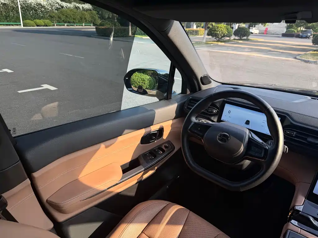 NIO ES8 2020 580KM мест