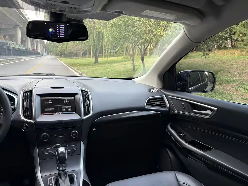 Ford Edge — миниатюра 6
