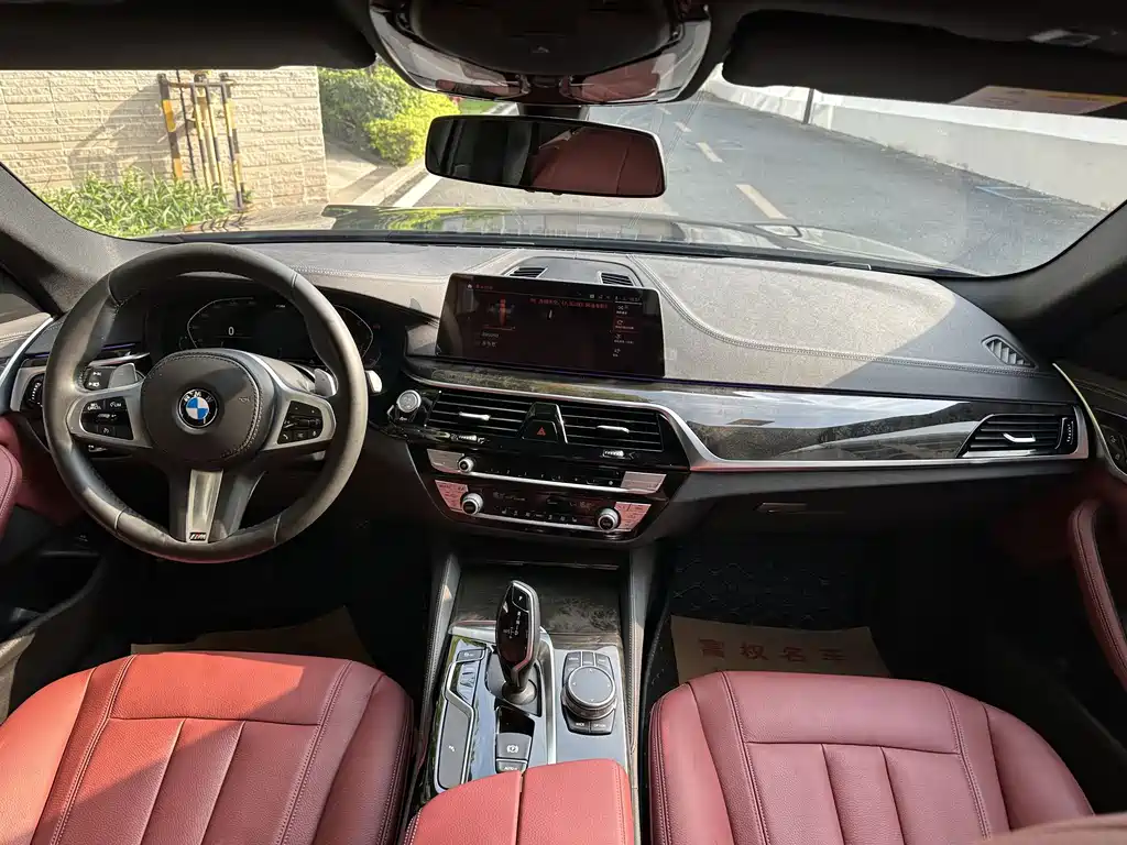 BMW 5 Series — миниатюра 9