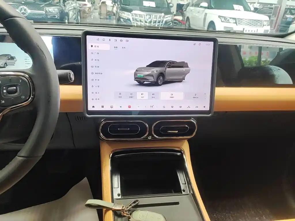Leapmotor Leapmotor C11 — миниатюра 13