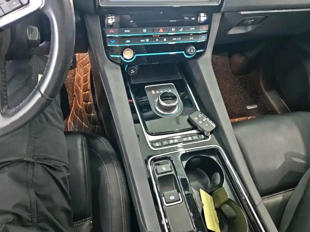 Jaguar F-PACE — миниатюра 14