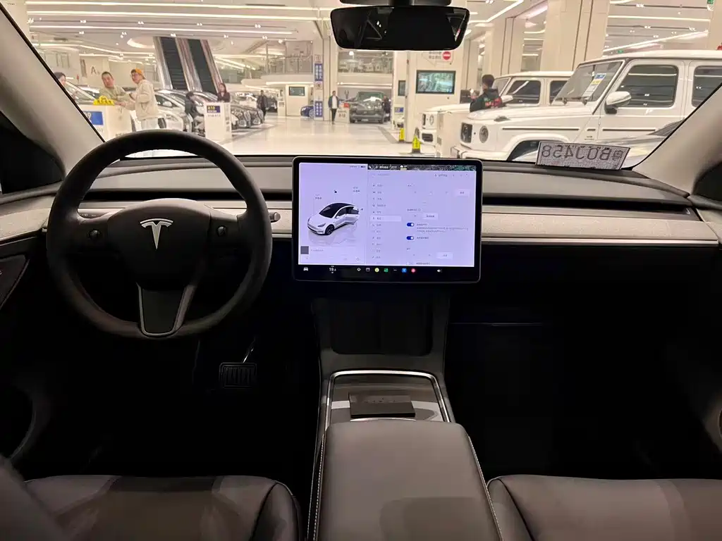 TESLA MODEL Y