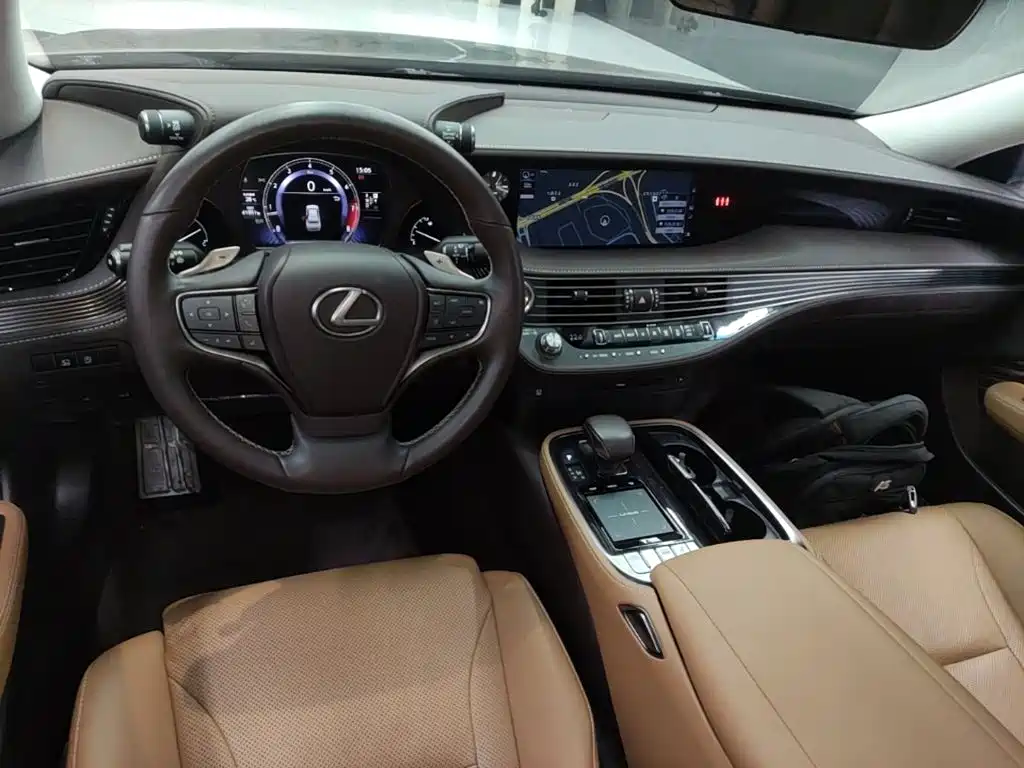 Lexus LS — миниатюра 10