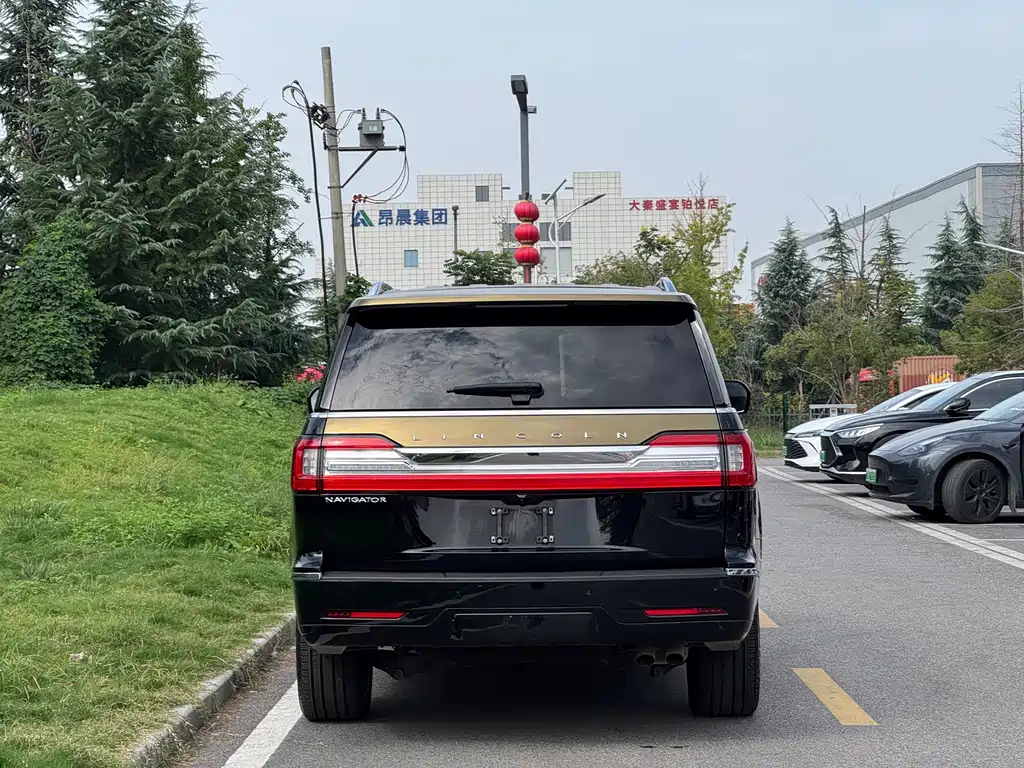 Lincoln Navigator — миниатюра 23