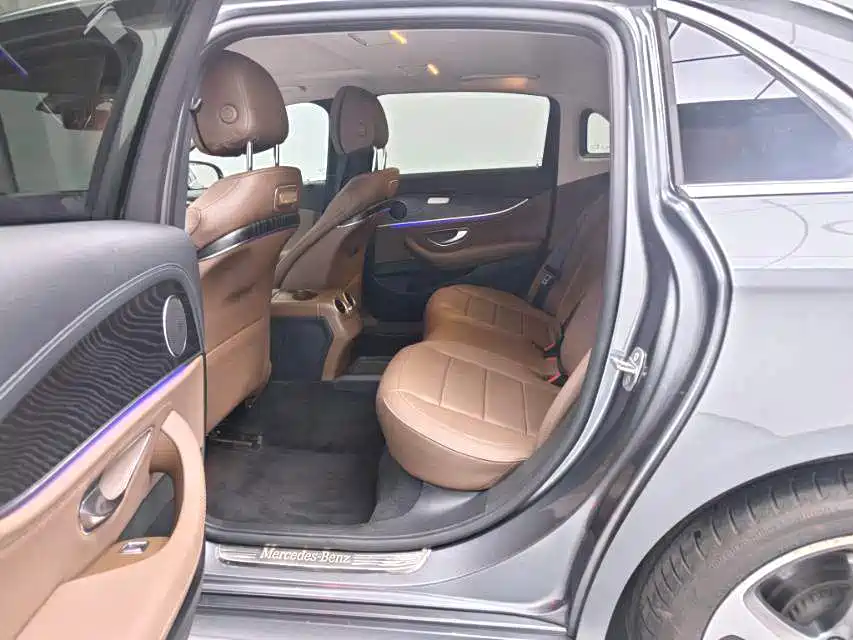 Mercedes-Benz E-Class — миниатюра 4