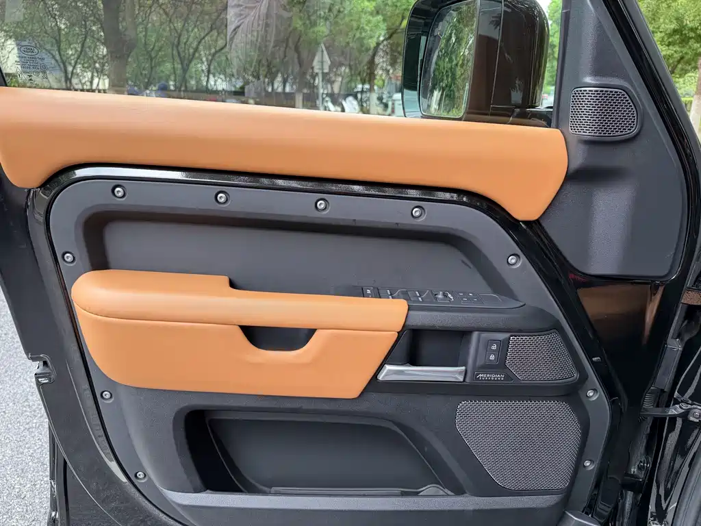 Land Rover Defender — миниатюра 11