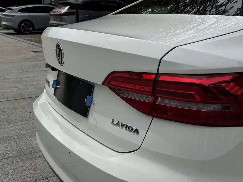 Volkswagen Lavida — миниатюра 4