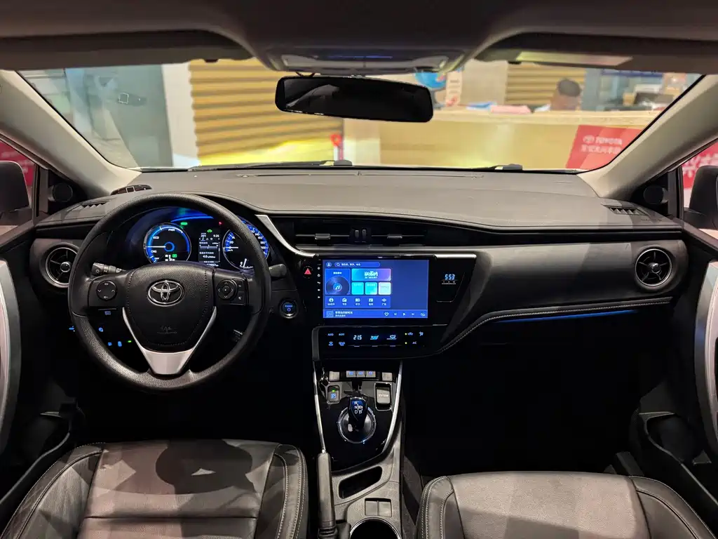 Toyota Corolla Hybrid — миниатюра 13