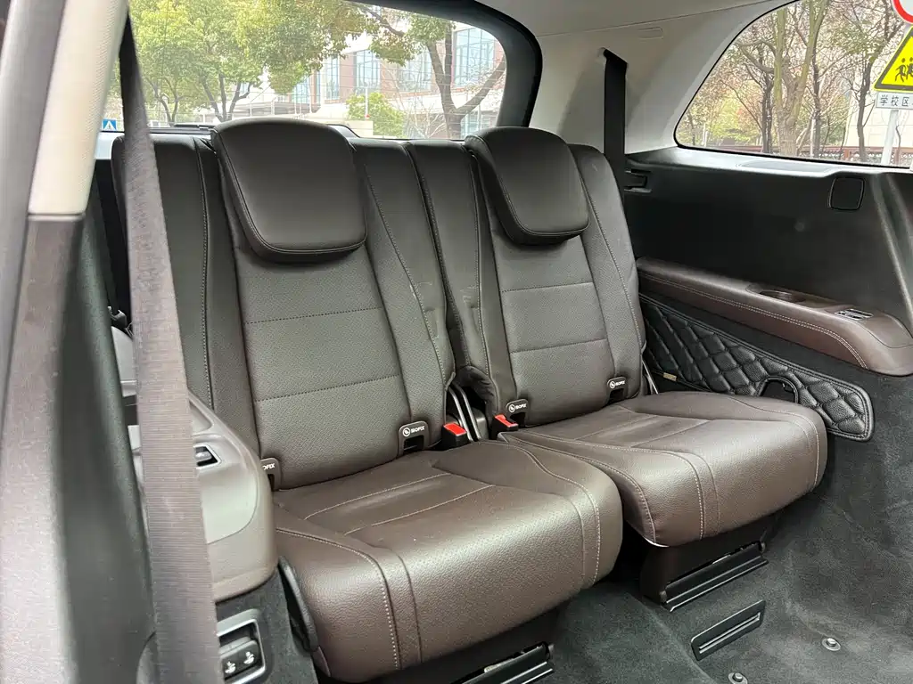 Mercedes-Benz GLS — миниатюра 10