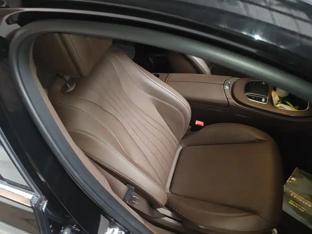 Mercedes-Benz E-Class — миниатюра 9