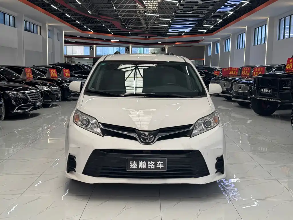 Toyota Sienna — миниатюра 2