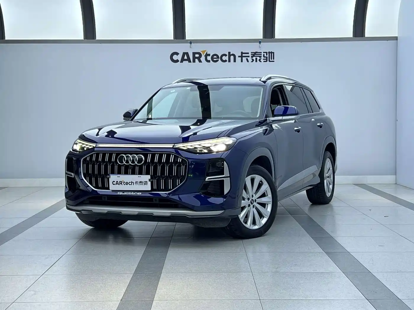 奥迪Q6 2024款 50 TFSI quattro 行云型 羽林套装 6座 2024