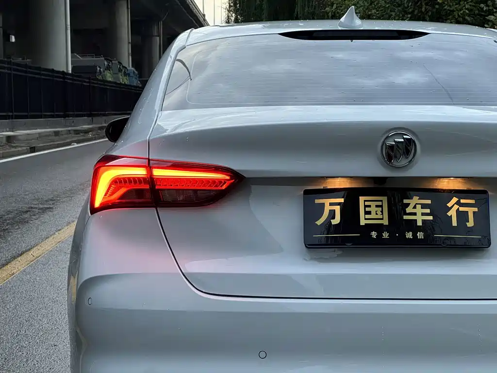 Buick Verano — миниатюра 10