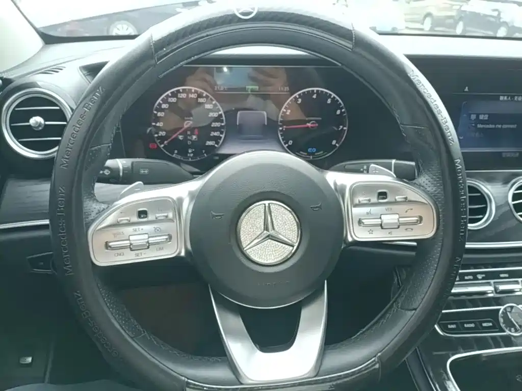 Mercedes-Benz E-Class — миниатюра 11