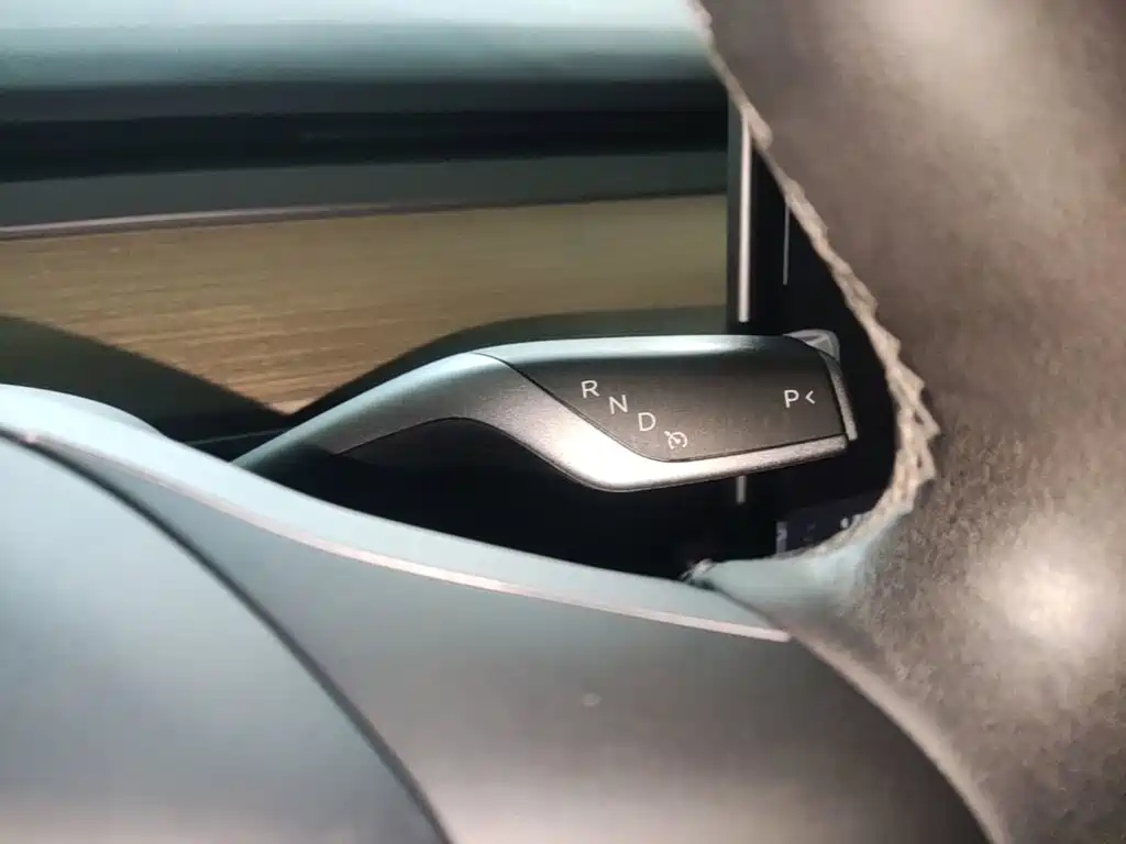 Tesla Model Y — миниатюра 14