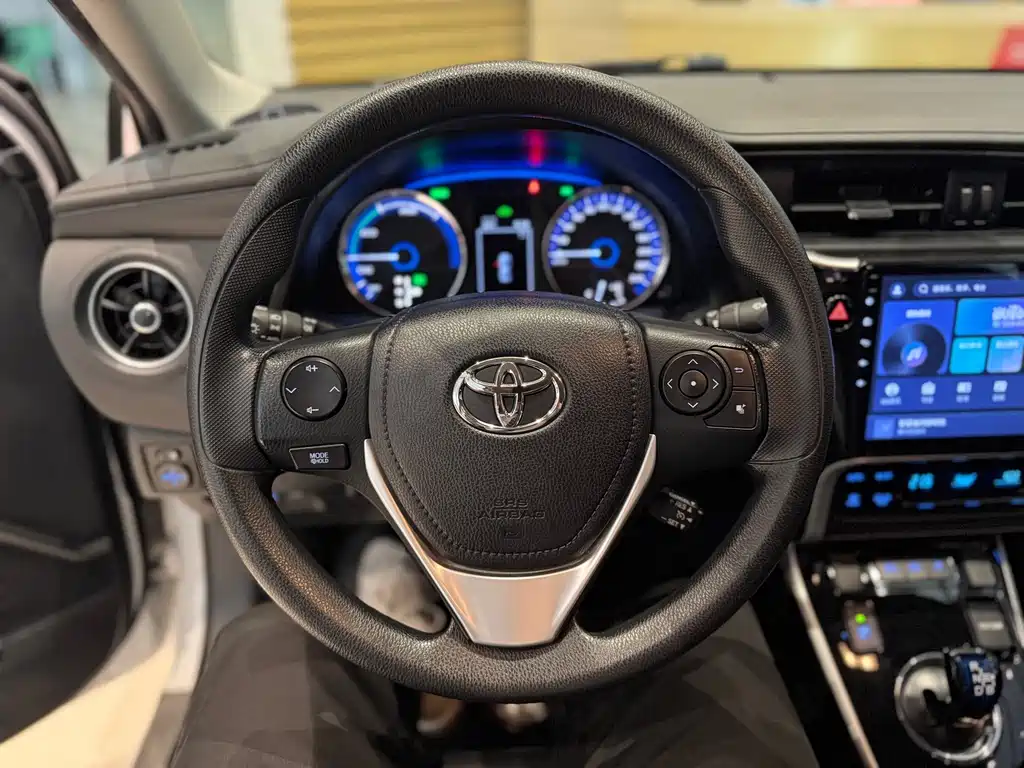 Toyota Corolla Hybrid — миниатюра 12
