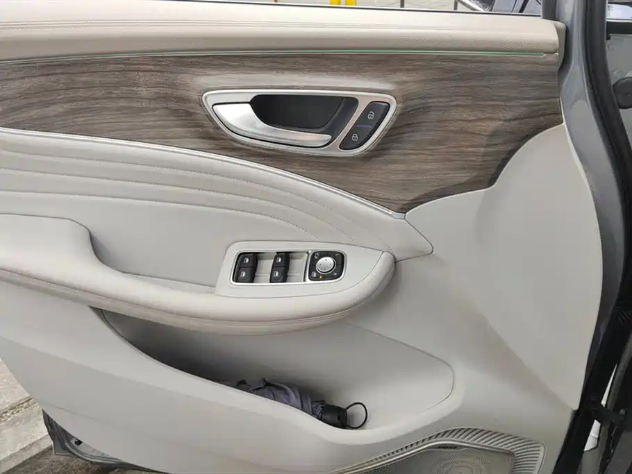 Roewe iMAX8