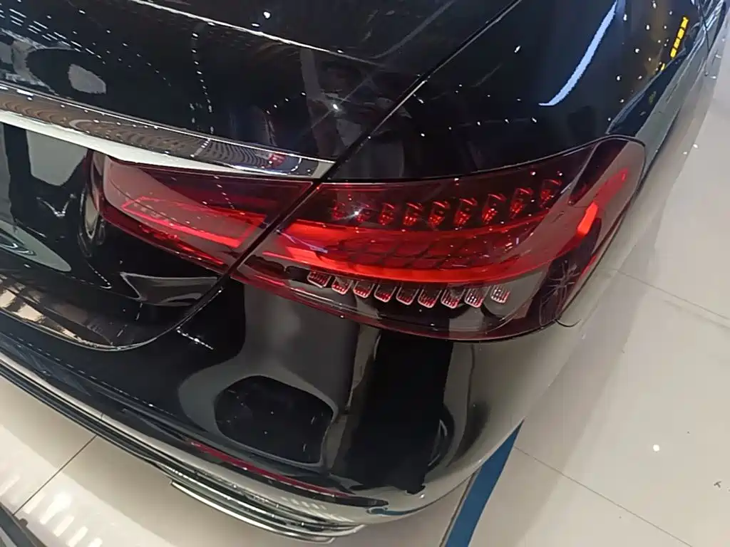 Mercedes-Benz E-Class — миниатюра 8