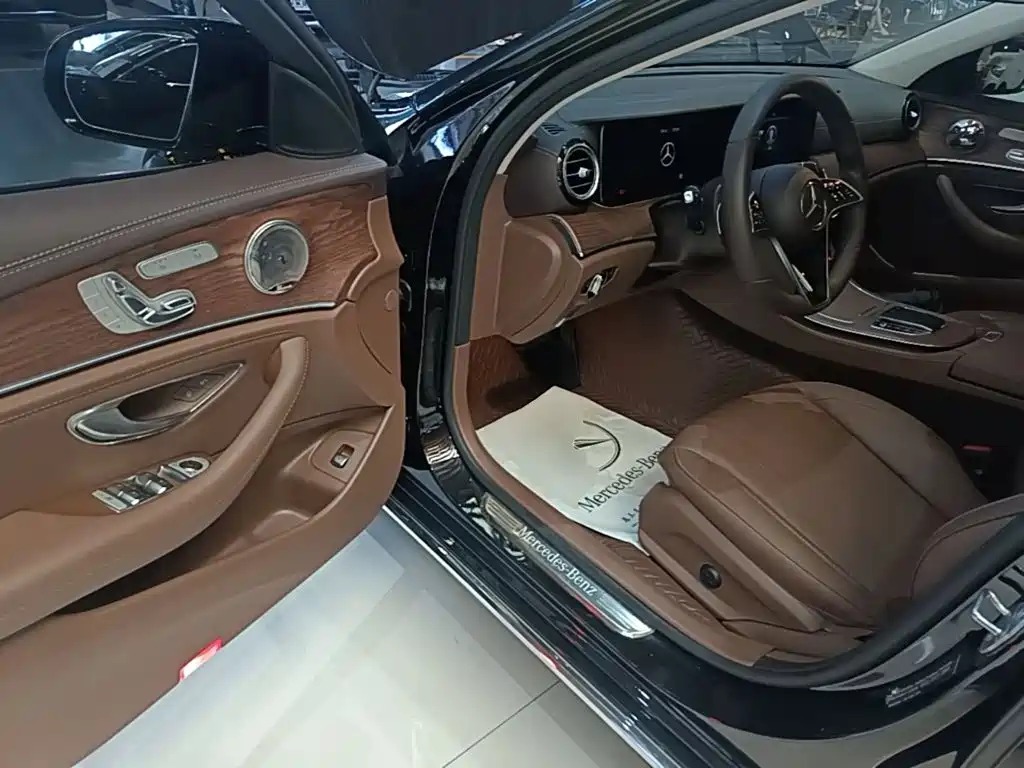 Mercedes-Benz E-Class — миниатюра 16