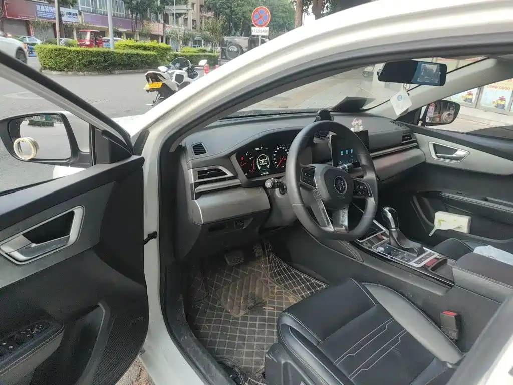 BYD Qin — миниатюра 12