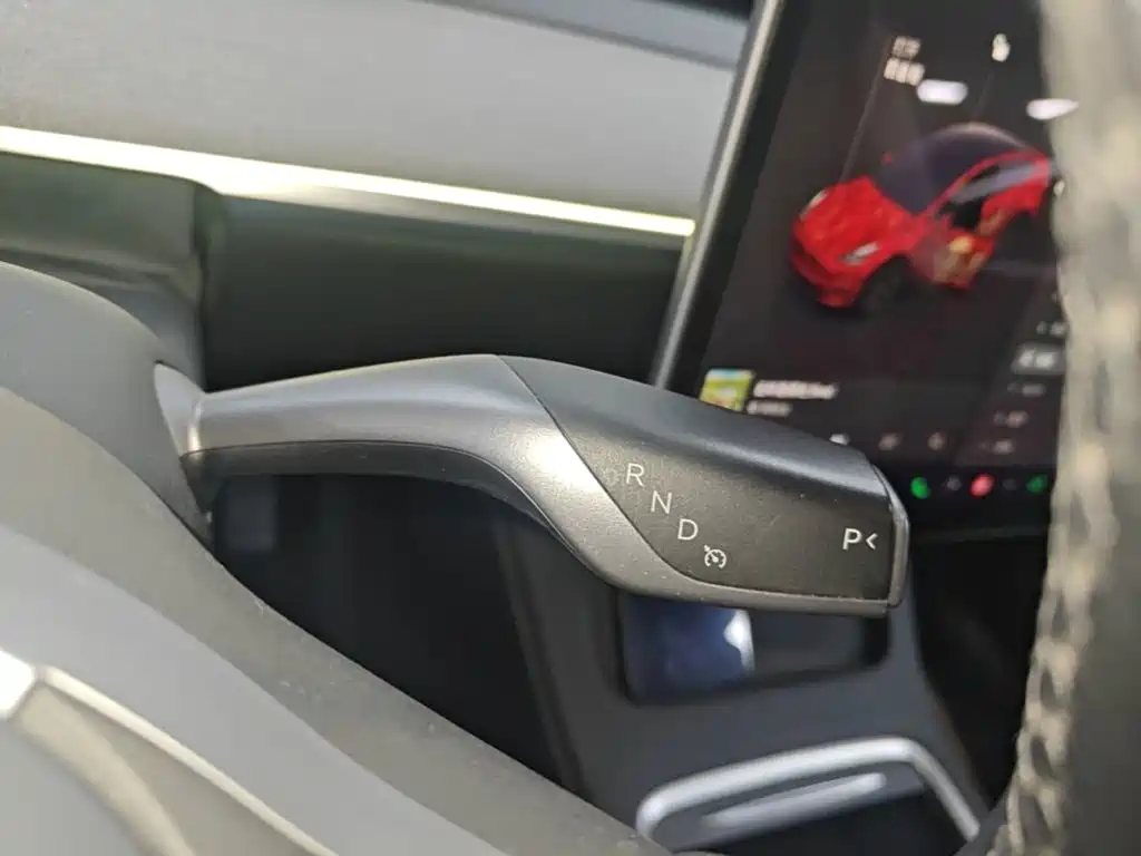 Tesla Model Y — миниатюра 14
