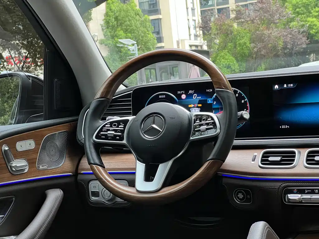 Mercedes-Benz GLS — миниатюра 12