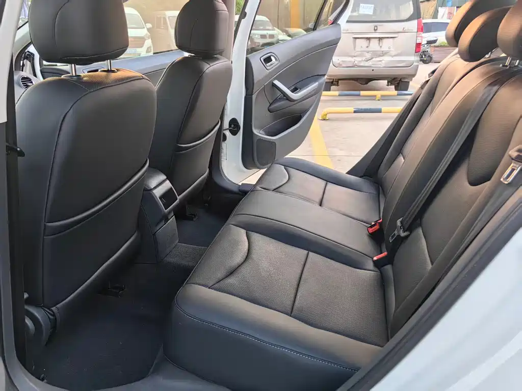 Peugeot 408 — миниатюра 5