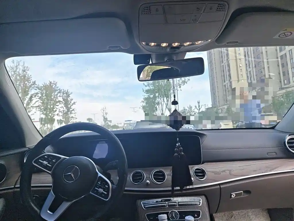 Mercedes-Benz E-Class — миниатюра 13