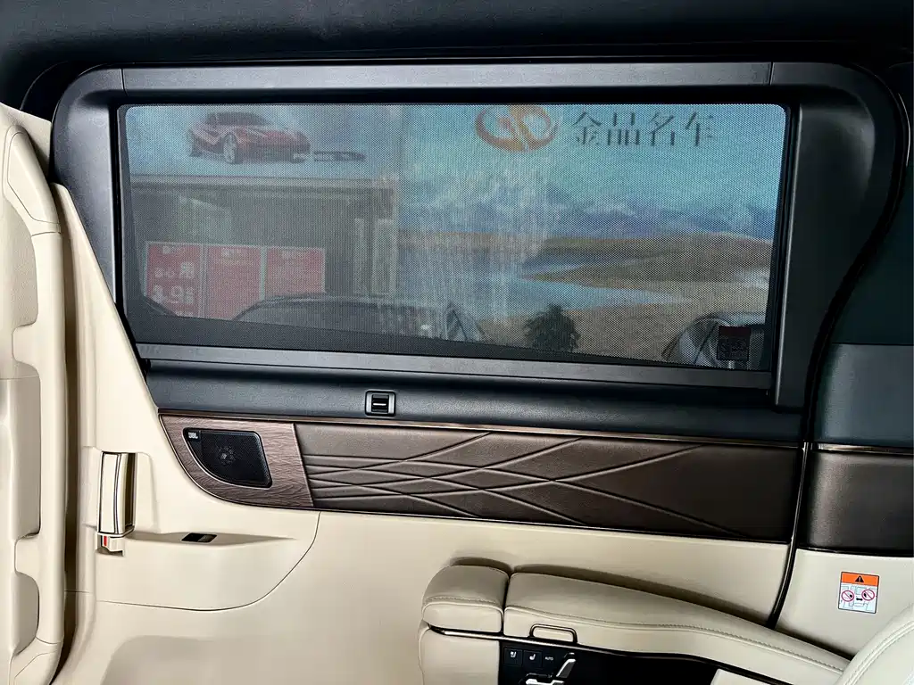 Toyota Alphard — миниатюра 27
