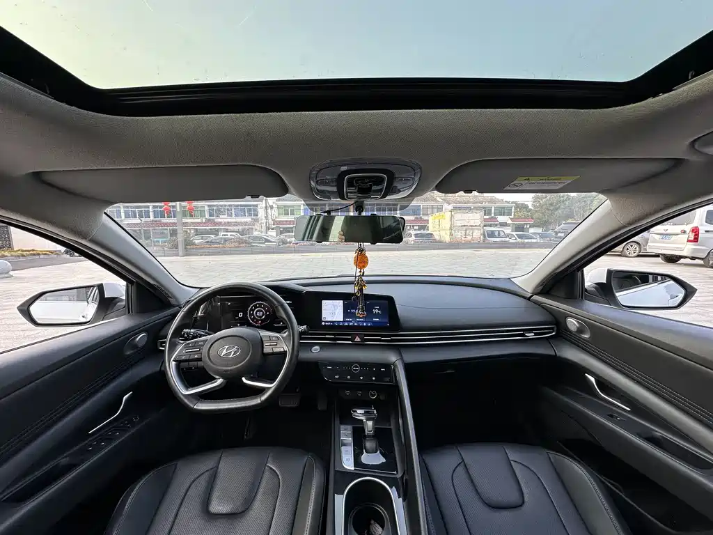 Hyundai Elantra — миниатюра 7