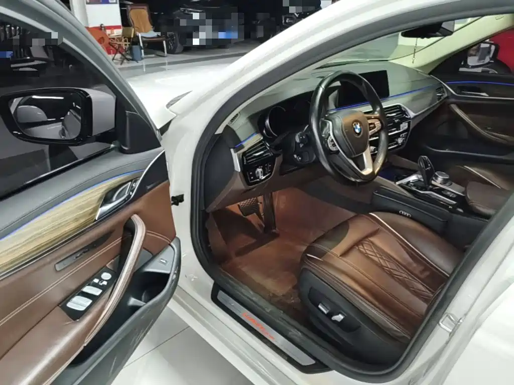 BMW 5 Series — миниатюра 16