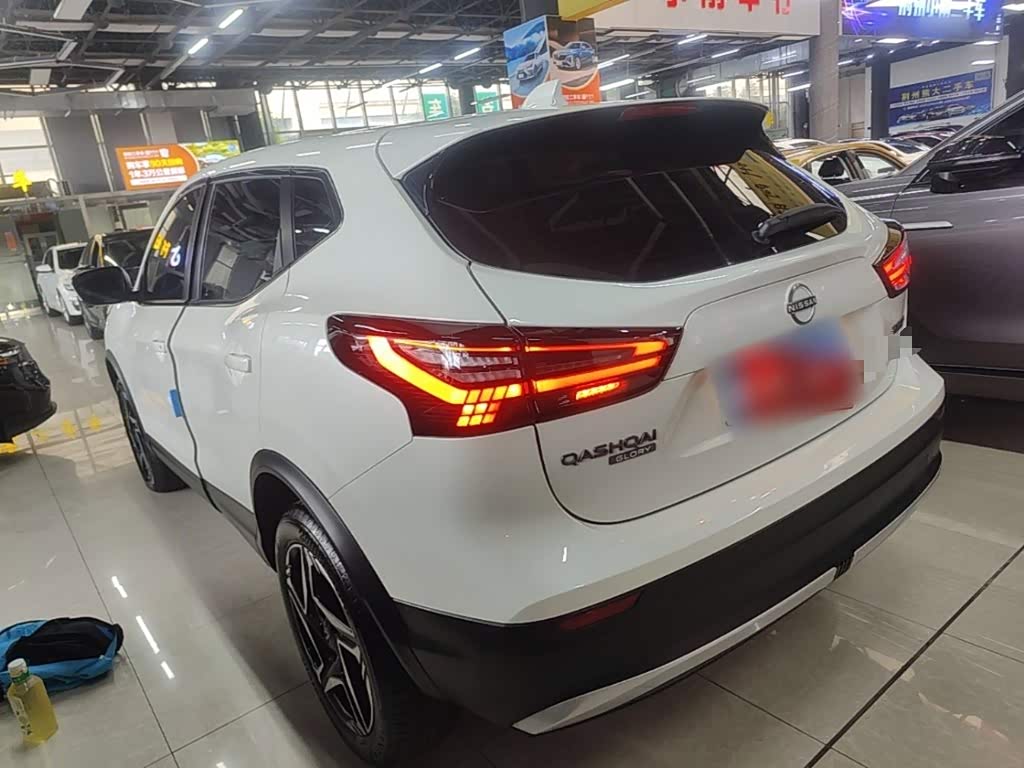 Nissan Qashqai 2.0 л 2026 г. Белый, пробег 2700 км