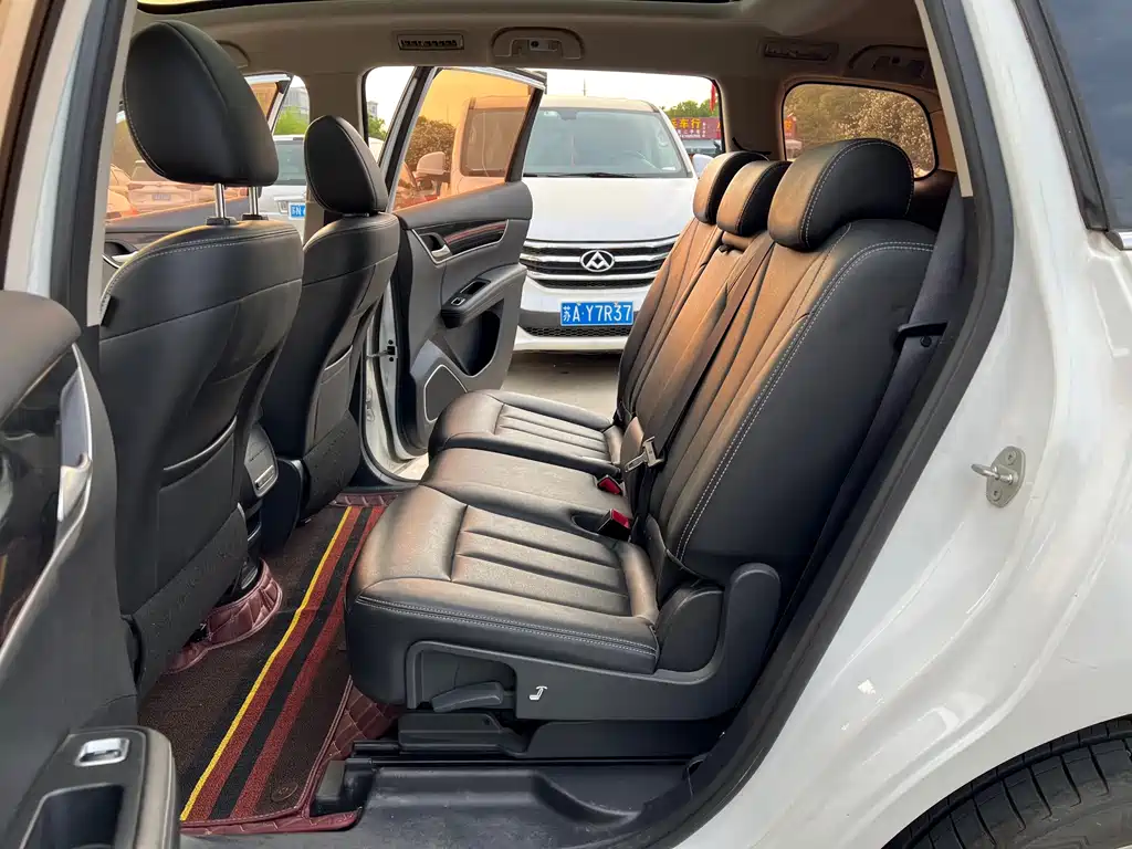 BYD MAX — миниатюра 5