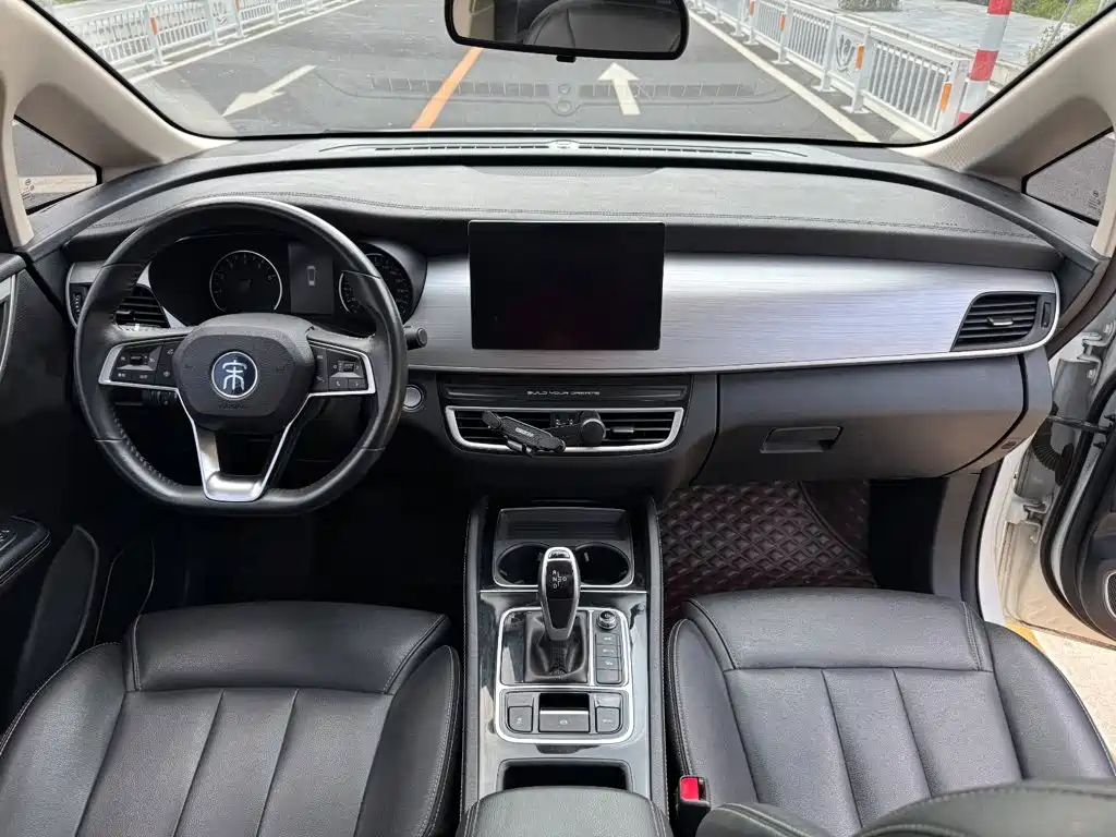 BYD MAX — миниатюра 8