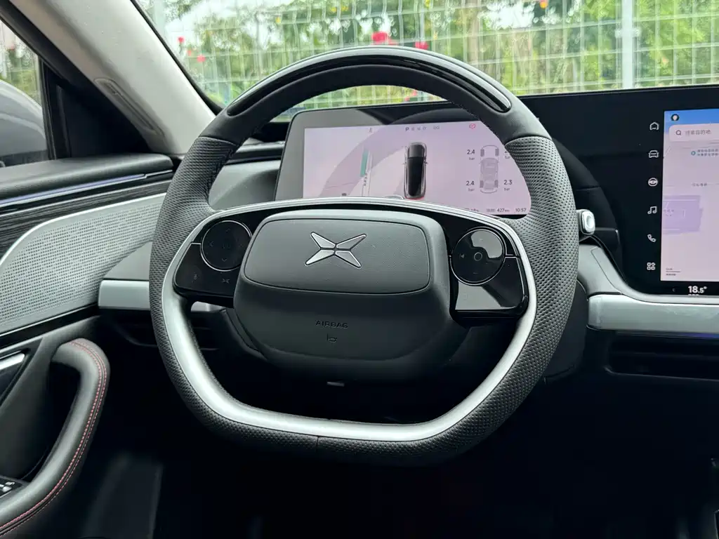 XPeng P7 — миниатюра 11