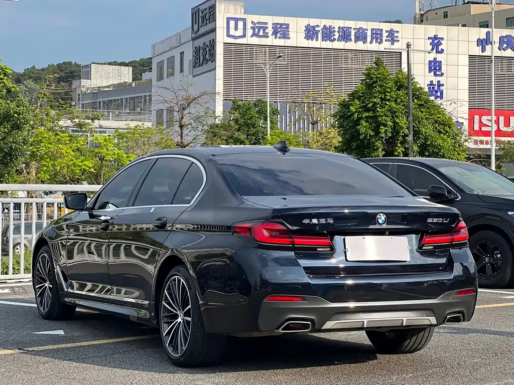 BMW 5 Series — миниатюра 8