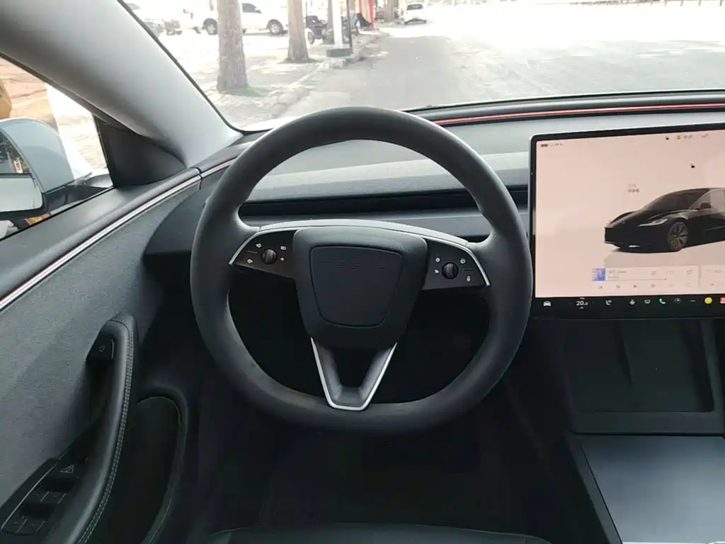Tesla Model 3 — миниатюра 11
