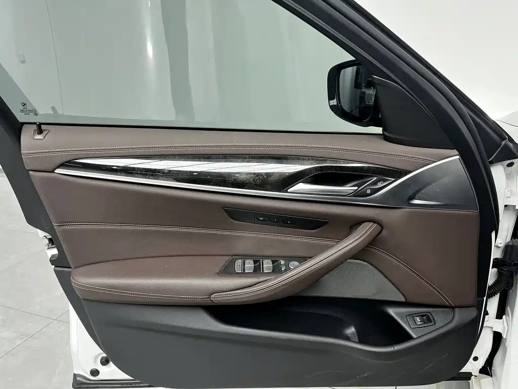 BMW 5 Series 525Li Luxury Package, фото 6