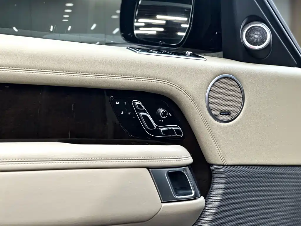 Land Rover Range Rover — миниатюра 5