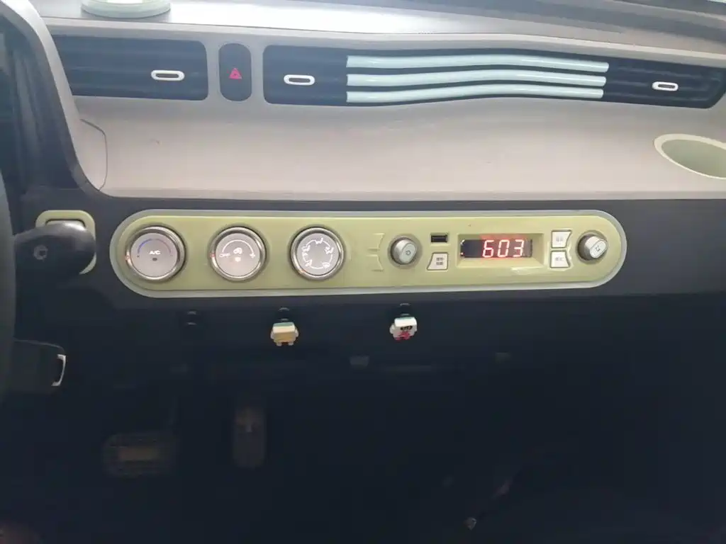 Wuling MINIEV — миниатюра 13