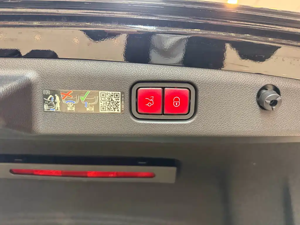 Mercedes-Benz E-Class New Energy — миниатюра 22