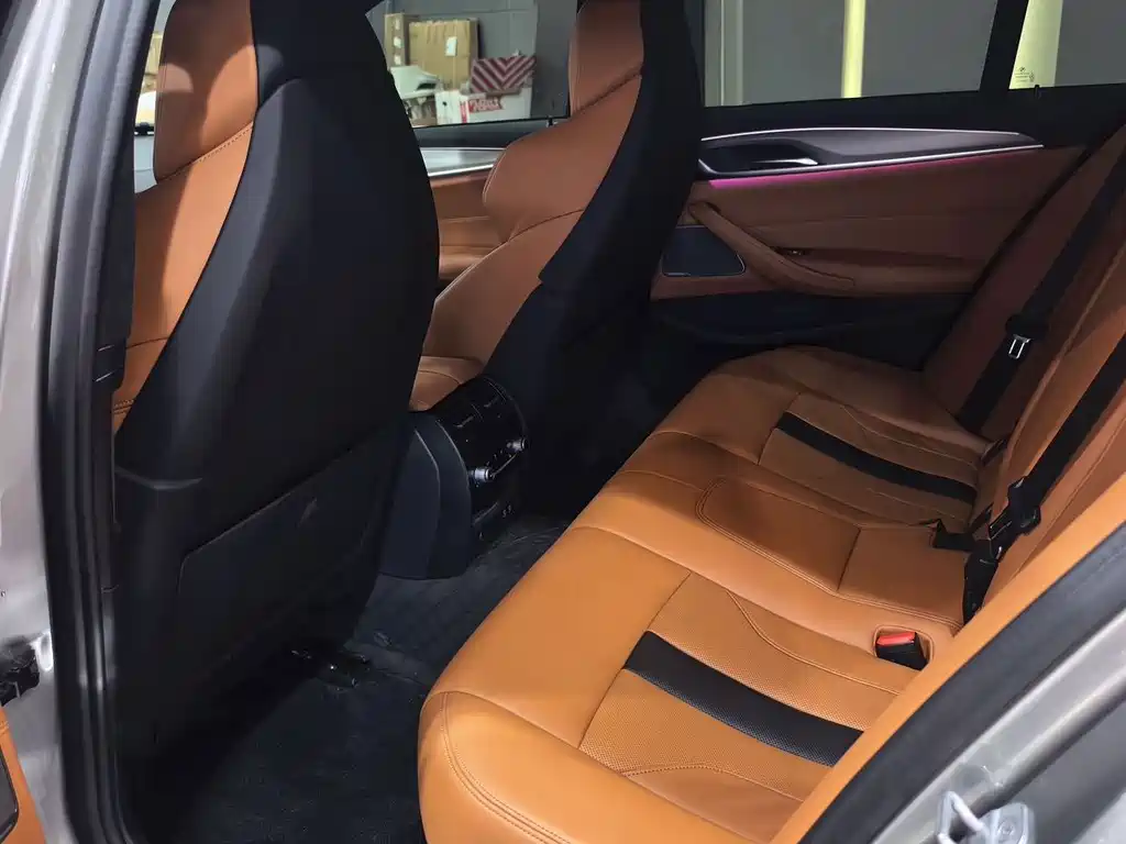 BMW M5 — миниатюра 8