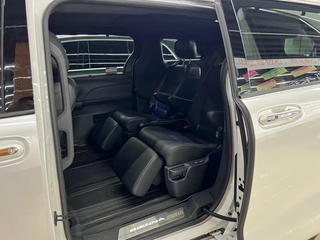 Toyota Sienna — миниатюра 4