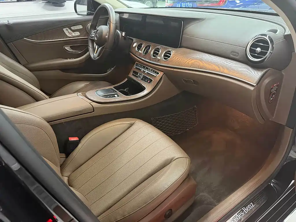 Mercedes-Benz E-Class — миниатюра 3