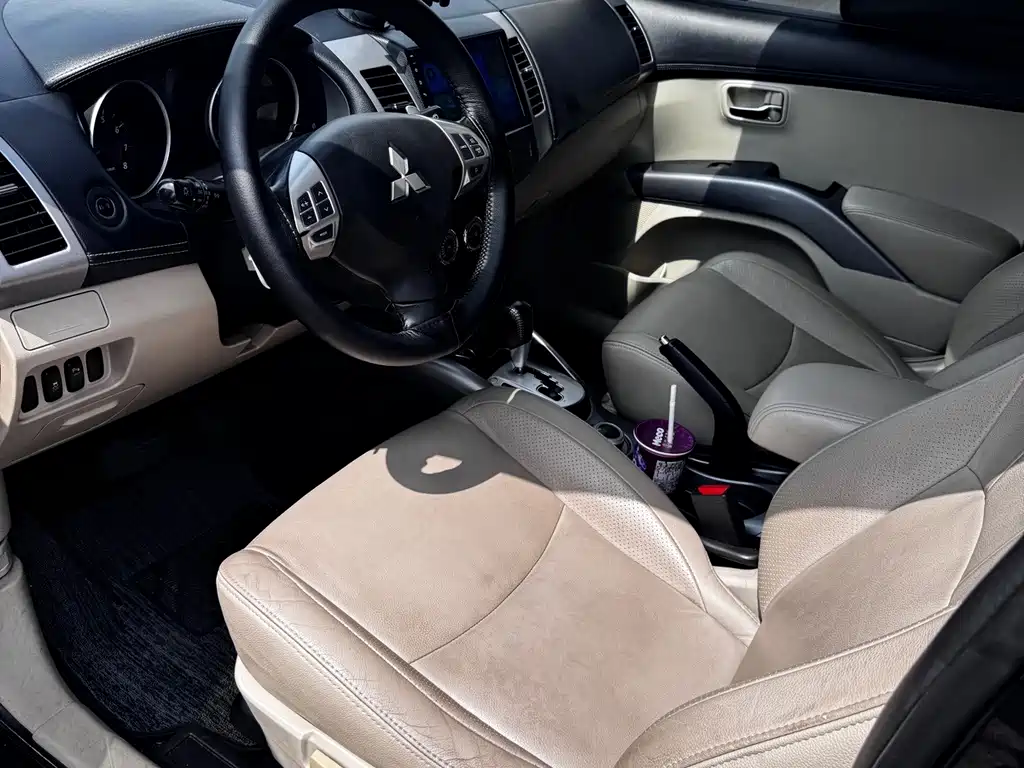 Mitsubishi Outlander (Import) — миниатюра 7