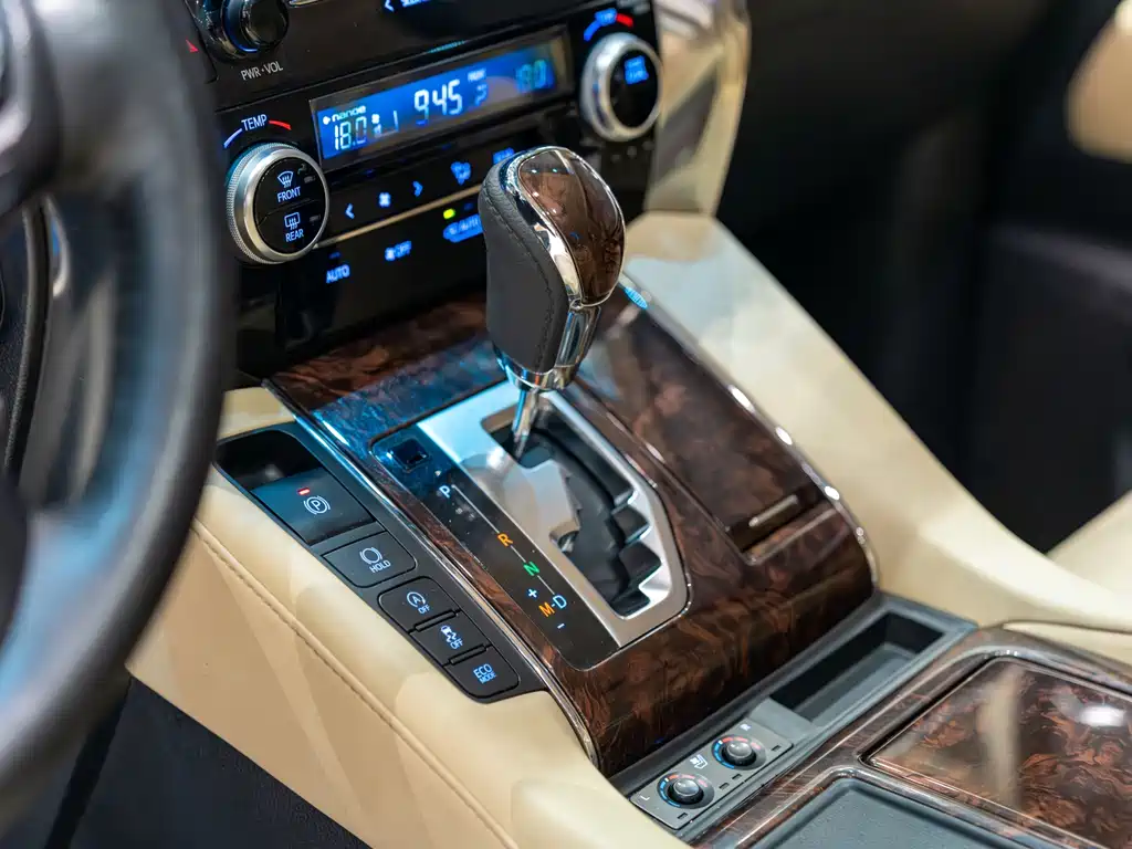 Toyota Alphard — миниатюра 13