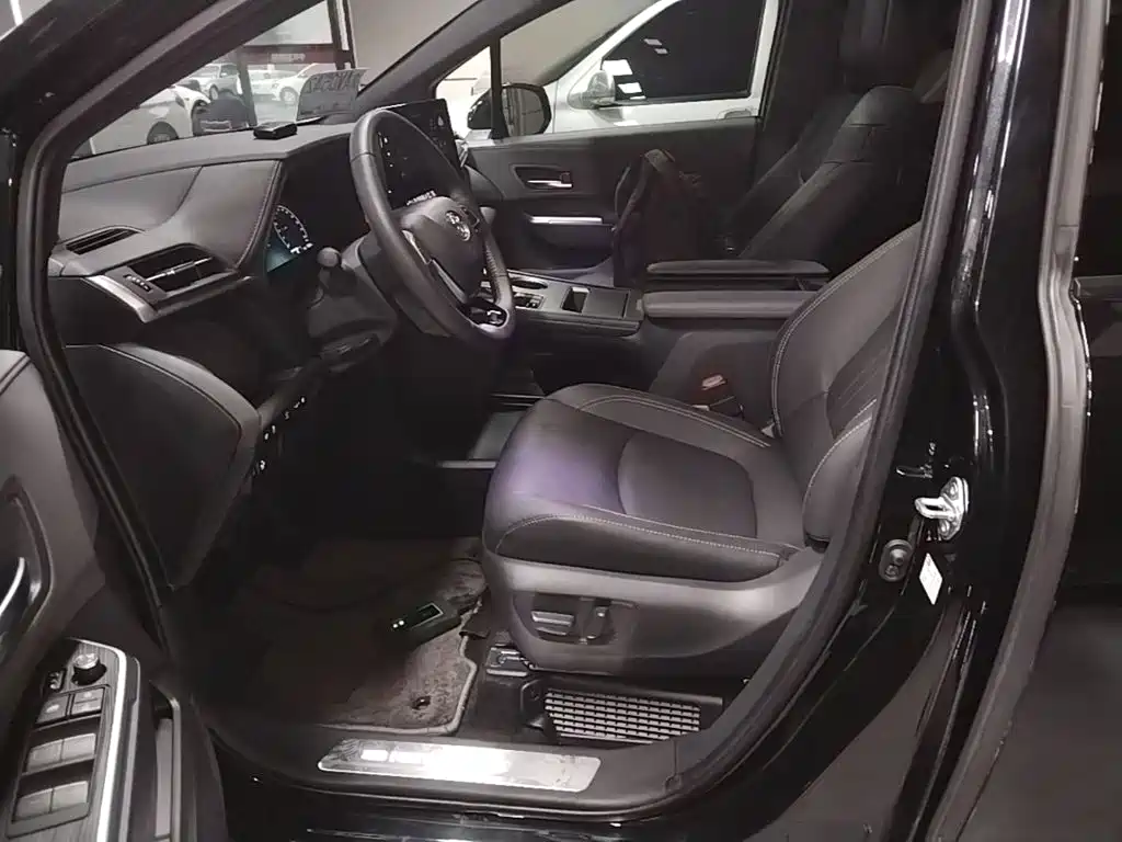 Toyota Sienna — миниатюра 15