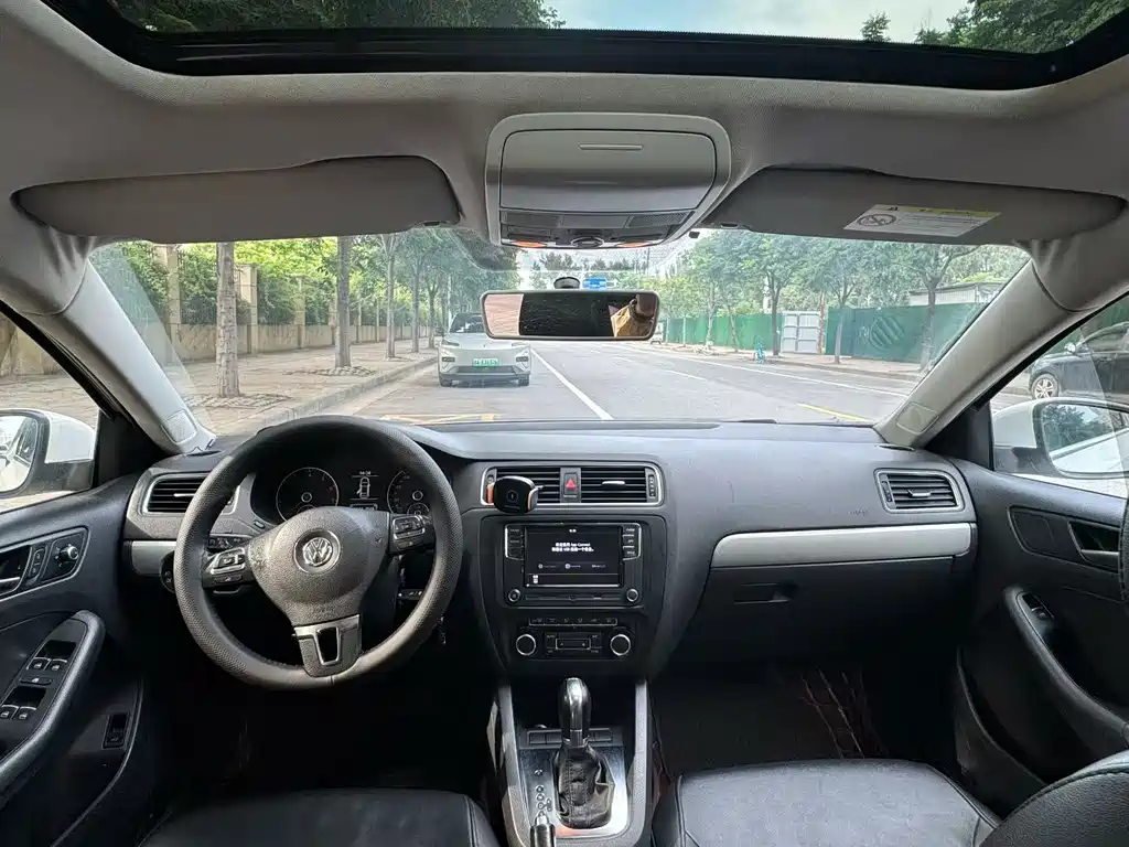 Volkswagen Sagitar — миниатюра 7