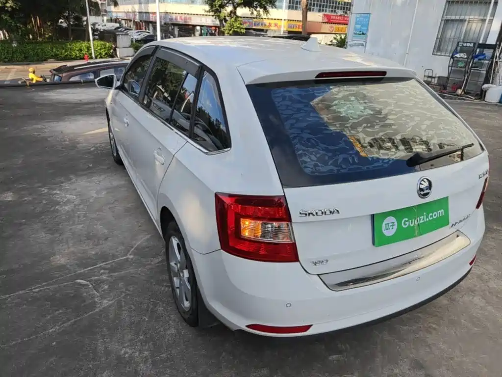 Skoda Rapid Spaceback — миниатюра 5