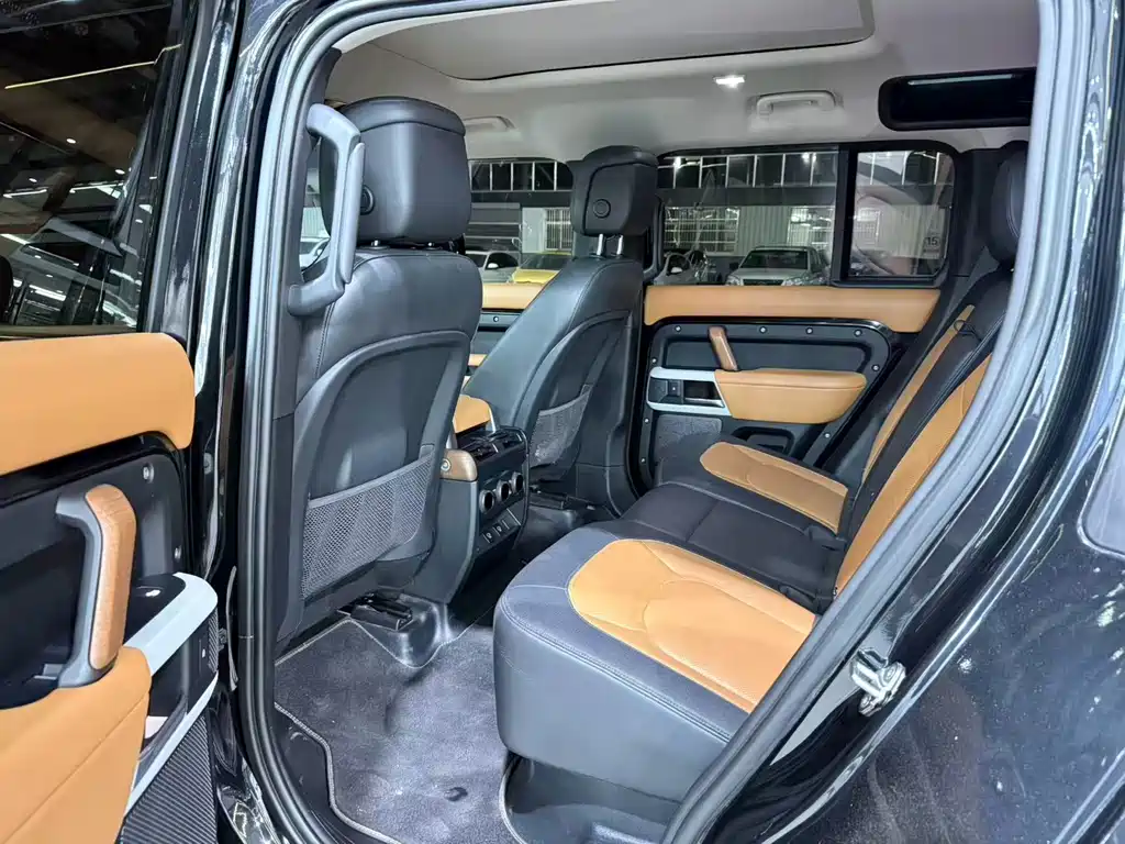 Land Rover Defender — миниатюра 4